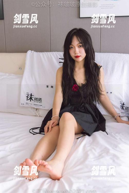 BoBoSocks袜啵啵 - 大家好，小甜豆带着我的拜年写真资源来啦！