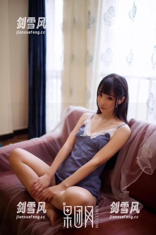 GIRLT果团网 - 黄歆苑油亮状态，免费资源让人恨不得拿来当桌布！