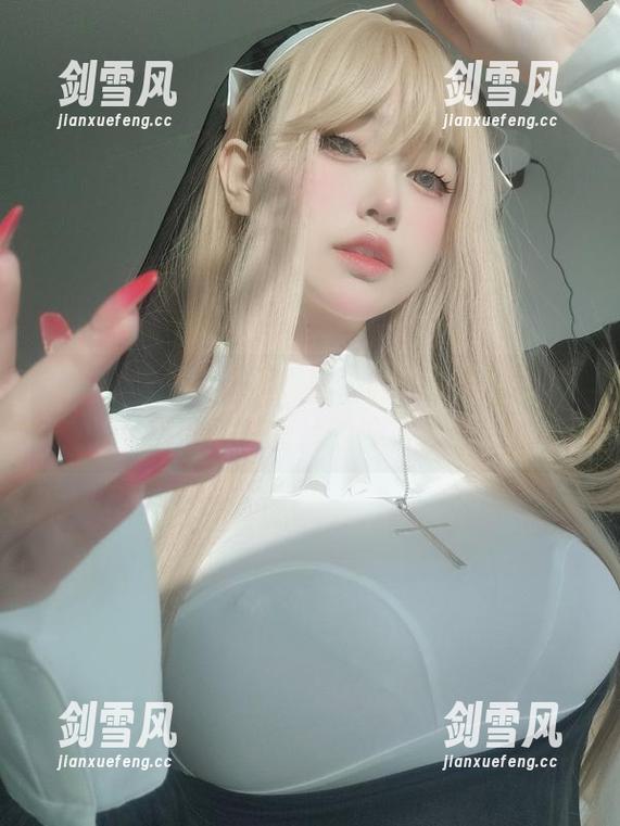 这组K酱的女仆照，已经开始吸引我想要点开更多图片的冲动了！
