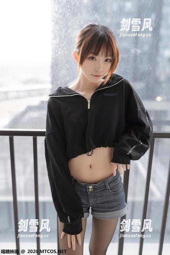 喵糖映画的泳装saber，网盘里实在太多美腿了，目不暇接啊