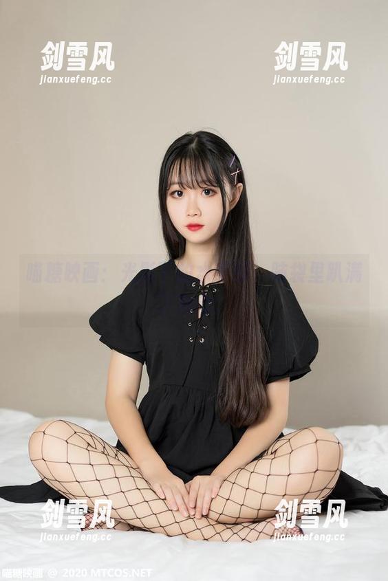 MTYH喵糖映画 喵糖映画:光影下的水手服,脑袋里趴满了杂念。