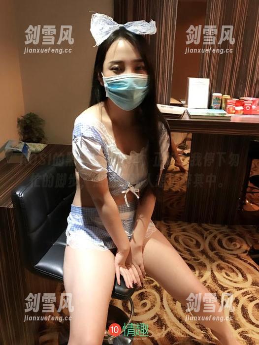 ROSI的黑色丝袜写真，正好让我停下匆忙的脚步，点滴都让人想沉醉其中。