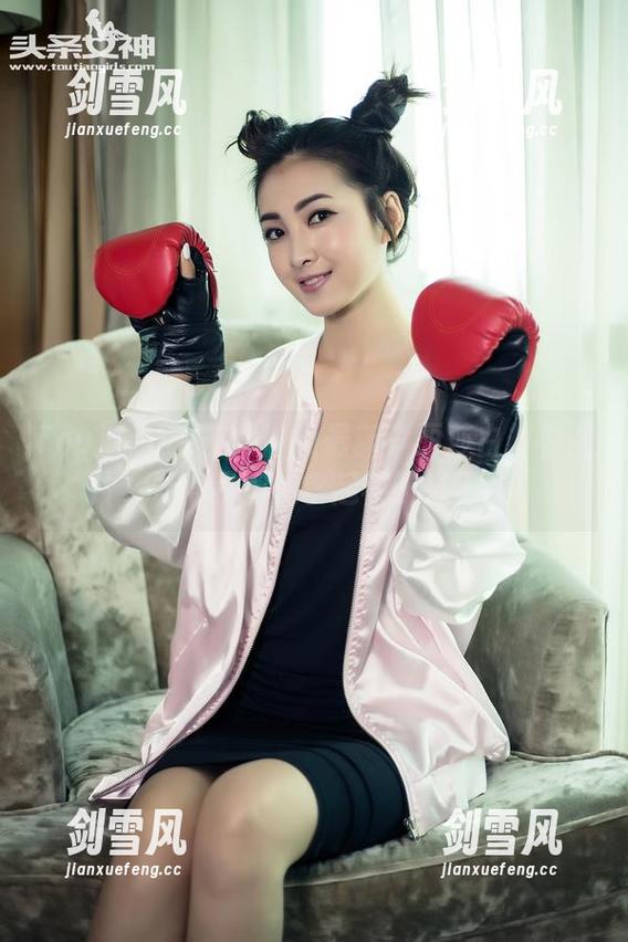 TouTiao头条女神 - 最新李丽莎白衬衫图片，看得我都想拿起筷子夹了夹！