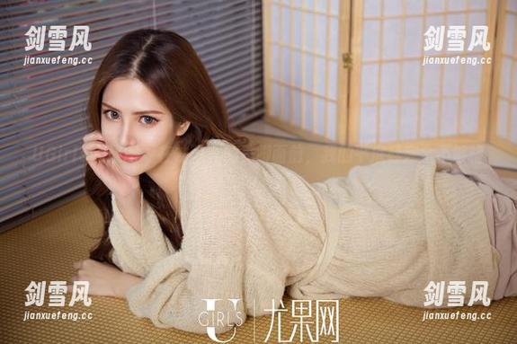 UGirls尤果网 - 在才可儿的美脚面前，我的平底鞋完全不够格！