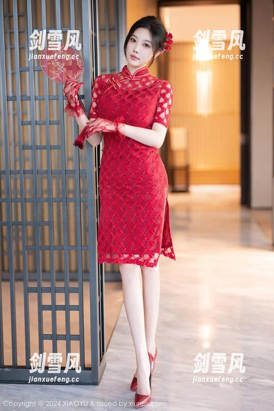 XIAOYU语画界 - 赤足的允儿Claire，不靠圣光照耀，图包里的光影游戏。