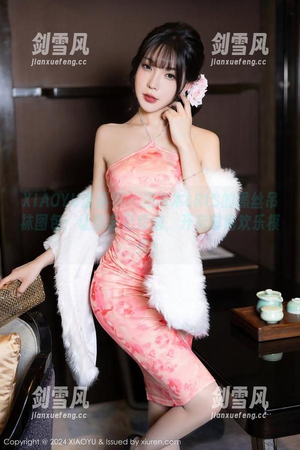 XIAOYU语画界 - 冯木木LRIS的黑丝吊袜图包：让你忘记烦恼，开启时尚欢乐模式！