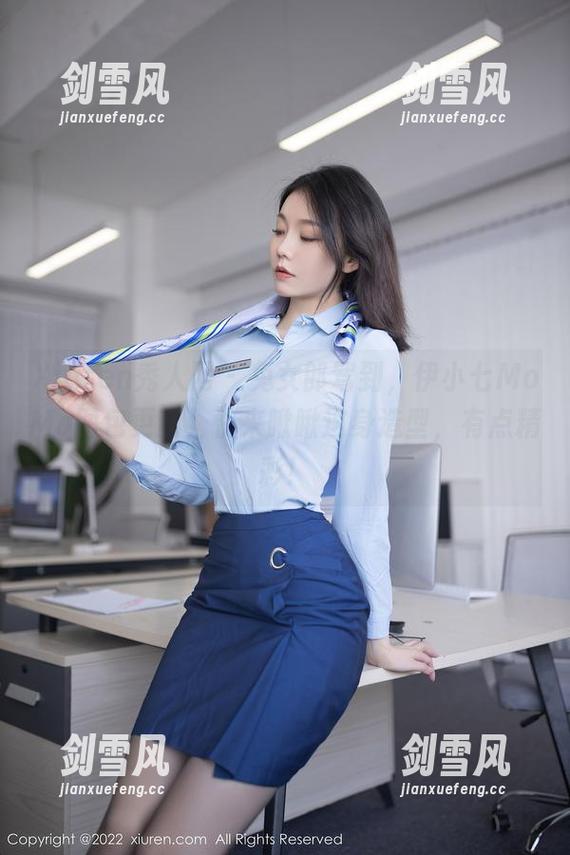 Xiuren秀人网 - 兔女郎驾到，伊小七MoMo图包更新，快来瞅瞅这身造型，有点精彩！