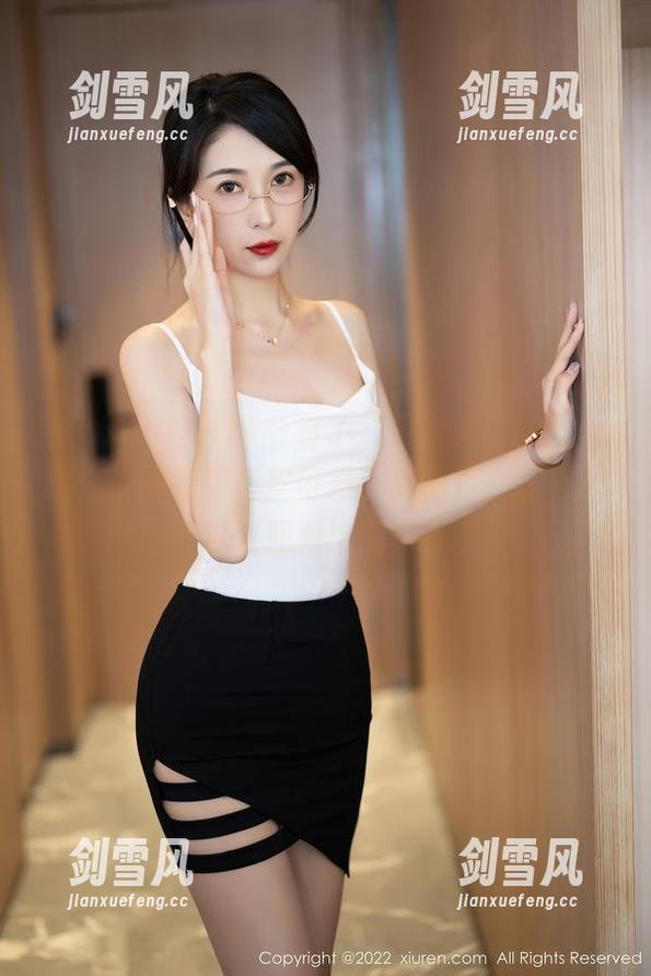 Xiuren秀人网 - 有了“夏雪爱”的修女照，信仰变得俏皮可爱。原图找到了，图包欢迎对比橱窗！