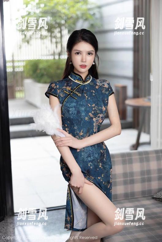 Xiuren秀人网 - 在图库里游荡，偶然一瞥杨晨晨Yome的美腿女神姿态