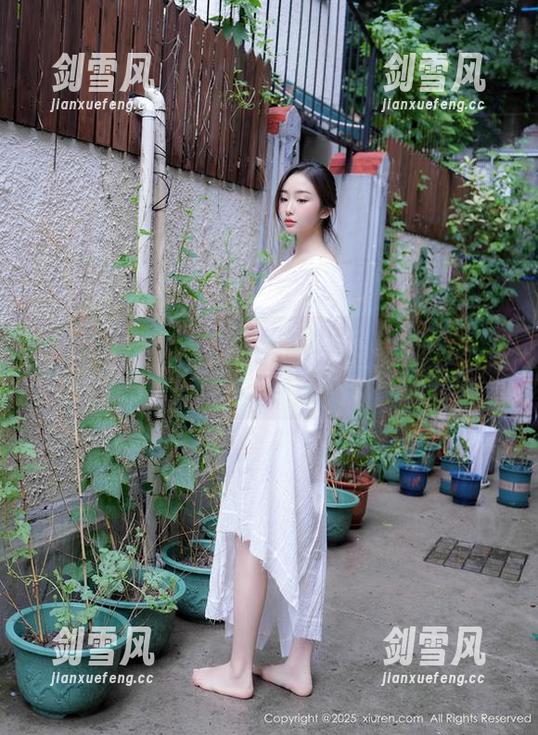 Xiuren秀人网 - 绮里嘉Carina在旅拍现场，无圣光，不怕！原图给你点燃灵感。