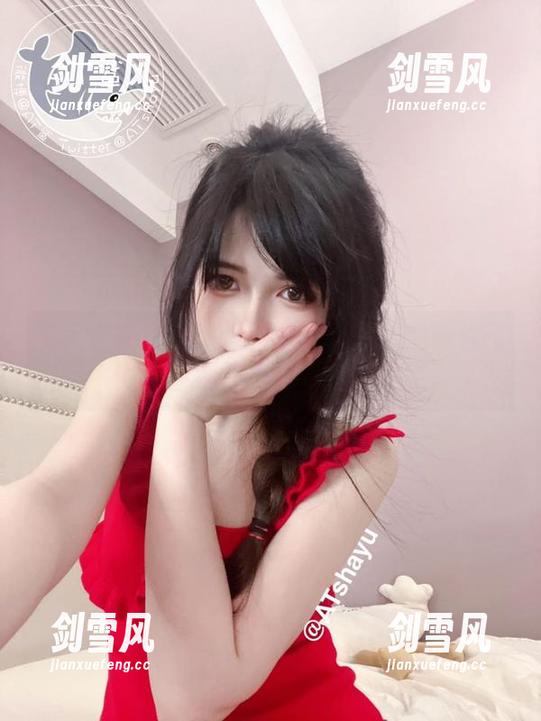 有人在在线吗？at鲨鱼空姐的作品带你飞往那些高空秘境！