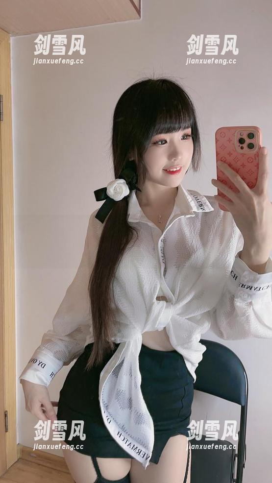 miko酱ww棉袜特辑，先看作品集，保证让你目不转睛，下载得当心哦！