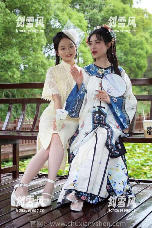 初夏女神 - 意外的私拍结果：柒柒在图片中邂逅了光的精灵，哦，是那种转瞬即逝的美感吗？