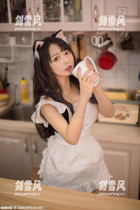 这是又不一样的更新，喵糖映画的大凤礼服，看得我恨不得穿越到拍摄现场去。