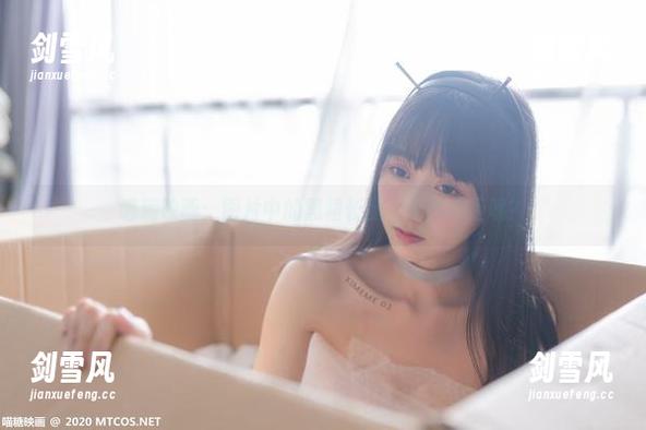喵糖映画：图片中的黑裙长腿，谁能抗拒呢？