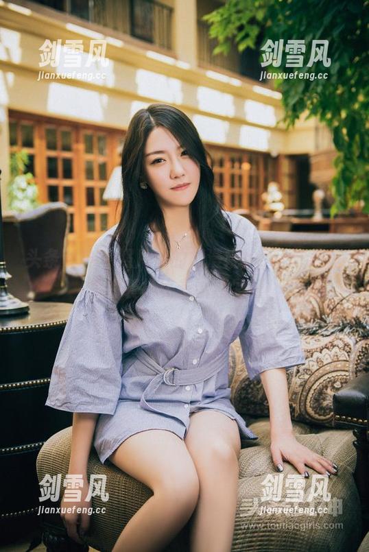 头条女神 - 照片中的杨漫妮baby：教室里的装扮比考试还紧张！