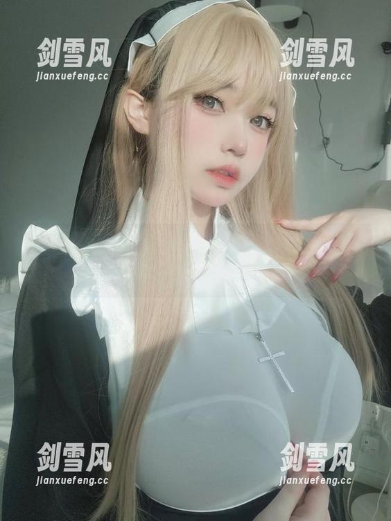 在私房的角落里，女主K与蒂法的图集呼之欲出