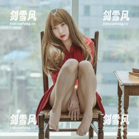 最新居家套图，姜仁卿(강인경)的“居家”让我觉得也许我也该认真打理我的小窝。