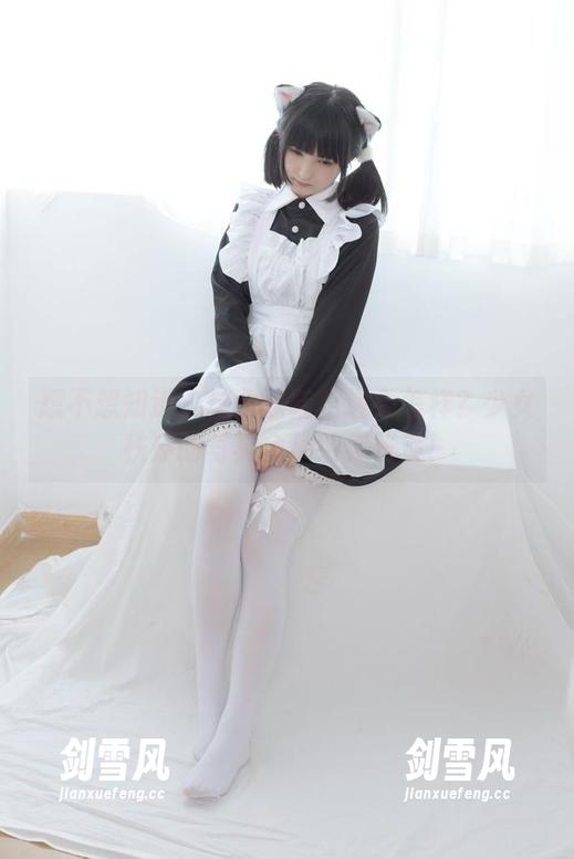 想不想知道白丝和球鞋相遇会怎样？少女秩序的写真全集给你答案！