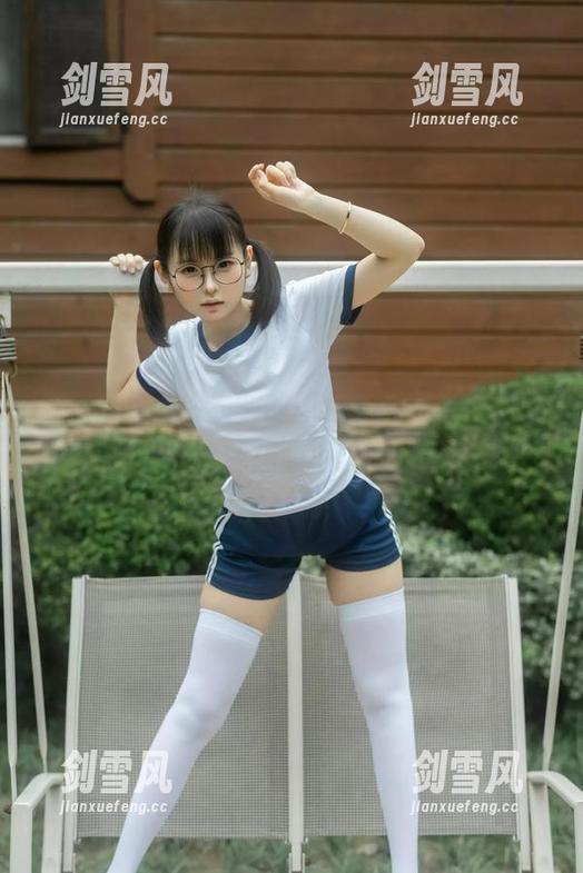 哇，“幼水铃衣”的图包真心不错，那清纯感时不时让我想起小时候的青涩哦。
