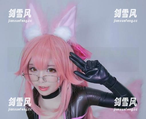 星野saori 在星野saori的厨房:厨娘写真集里的调味品,都是思绪