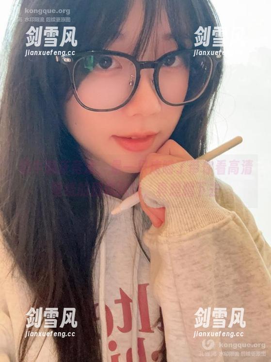 奶牛赖床竞泳，是一只废喵了带你看高清壁纸的别样风味，真想蹭下去