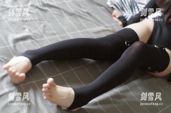 在泳池边的晓美妈，写真从此有了新水准