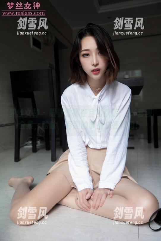 梦丝女神 - 跟着雪馨在室内飘荡：JK套图合集，哈哈，有趣的事情总在转角！