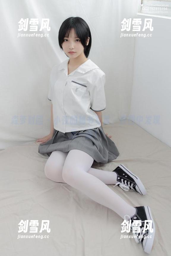 森萝财团 - 小夜的秘书写真，原图中发现另一面！