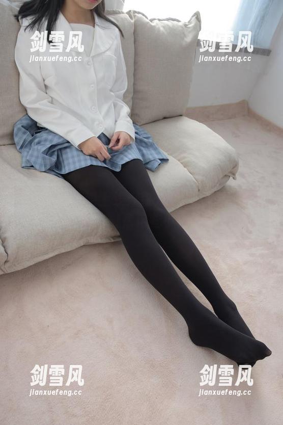私拍合集惊艳上线：森萝财团的JK水手服，快来聚焦这些小细节！