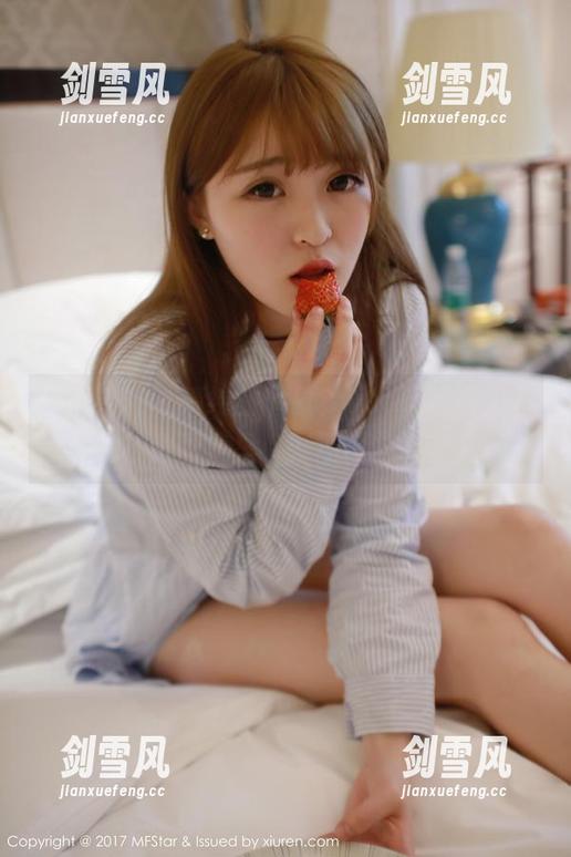 模范学院 - 清纯的假象？yoo优优在无圣光校服图集里小剧场似的转变。
