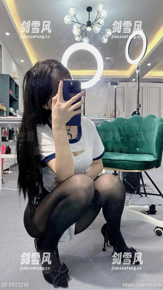 微密圈 - 明明是秘书，结果却有“汤圆可甜了”的写真在壁纸上叛逆