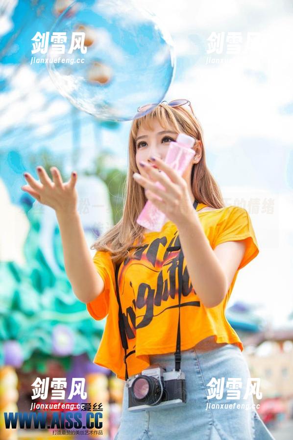 爱丝 - 轻松一夏，小茹把高清夏天的情绪传递得淋漓尽致。