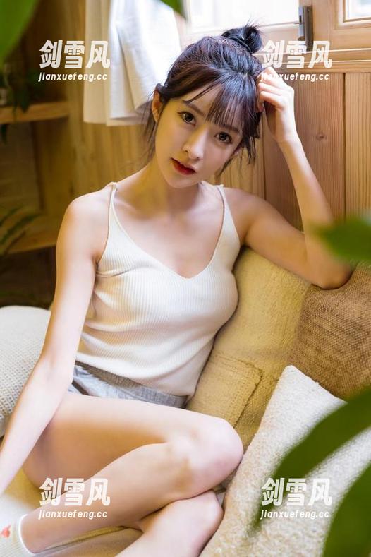 王羽杉的泳装写真，冲浪小达人来啦
