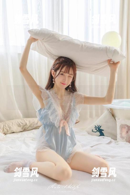 王羽杉原图：黑色吊带的灵魂，穿搭如此简单却能撩动心。