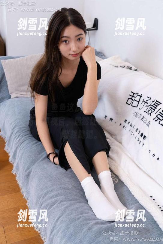 甜予摄影 - 鱼鱼这次的裸足图包更新，就像甜甜的巡视官，居然让我的注意力不停变换跑道。