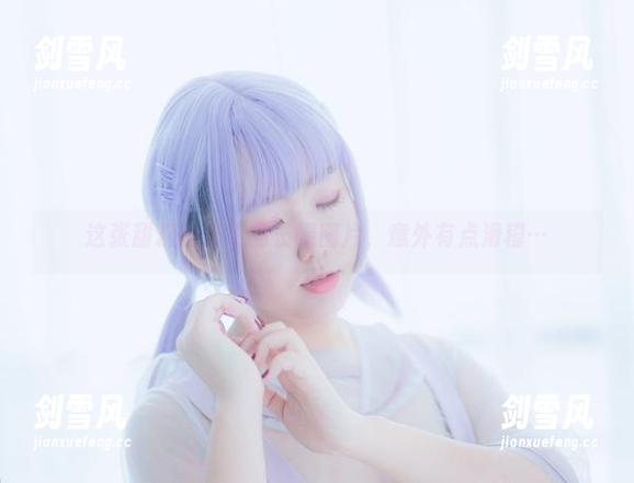 这张甜糖大魔王的长腿图片，意外有点滑稽…