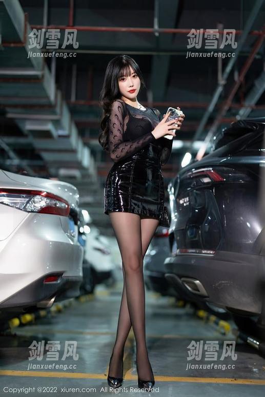 秀人网 - 每次看妲己_Toxic的和服原图，脑海里总想起某种超现实的诗意，多了份温柔的怀念吧？