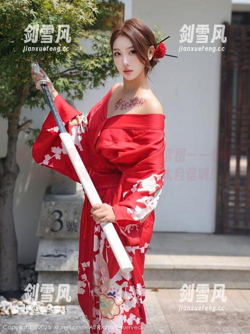秀人网 - 层次感满满的免费套图——悦悦姐的镂空风波，别让衣服太自信哦！