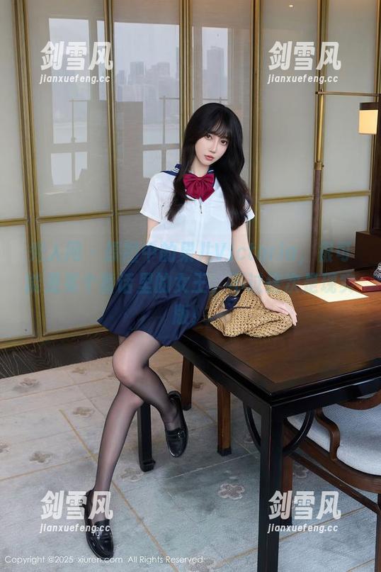 秀人网 - 原图中的果儿Victoria，很可能是某个童话里的女王，不过这次是现实版！
