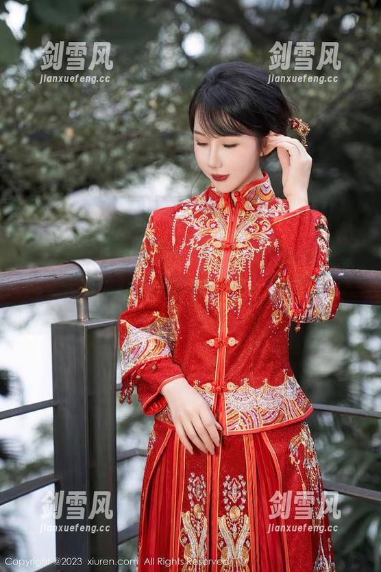 秀人网 - 连衣裙多一点！谢小葱的照片硬生生把我从长裤的边缘拉回了拥抱浪漫里！