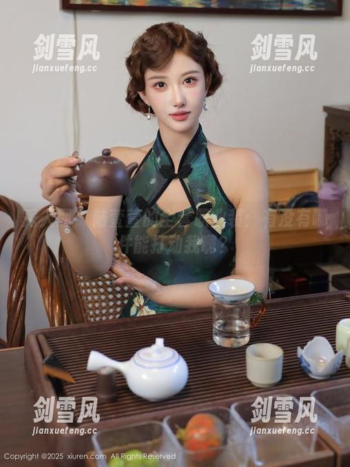 秀人网 - 陆萱萱的全套职业装：有没有哪件能打动我啊？