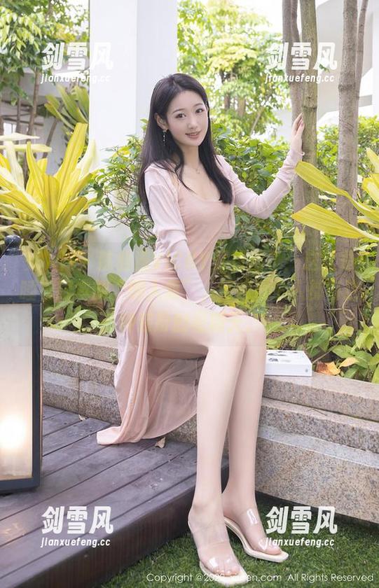 秀人网 - 陈雅漫VICKY又更新了：这次是睡衣版本的“懒人集”，好像每个人都有这种装扮的星期天。