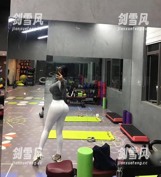 微密圈 - 童小芯的美图乐园：直播视频精选第一部，壁纸版来啦！