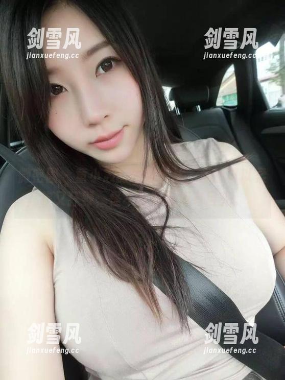 微密圈 - 童小芯的吊带黑丝，竟然可以柔软又狂野，怪不得吸引所有目光。