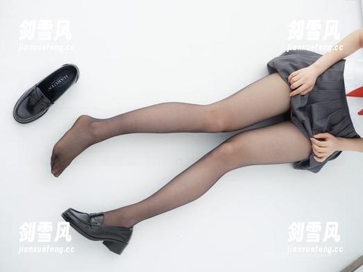 紧急企划 - 私房写真里的“制服”，林书辞果然不负众望。