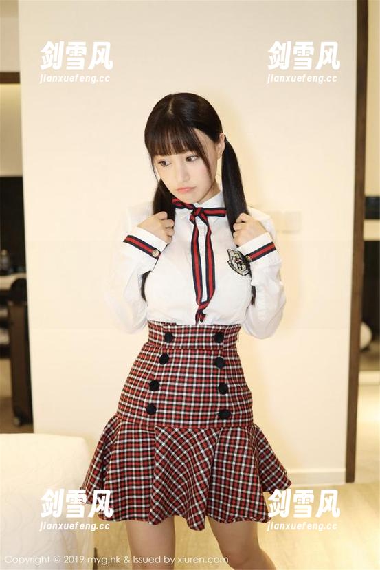 美媛馆 - 这唐琪儿的女王写真，美图线条流畅，真想找到她的小本本记录每个细节。