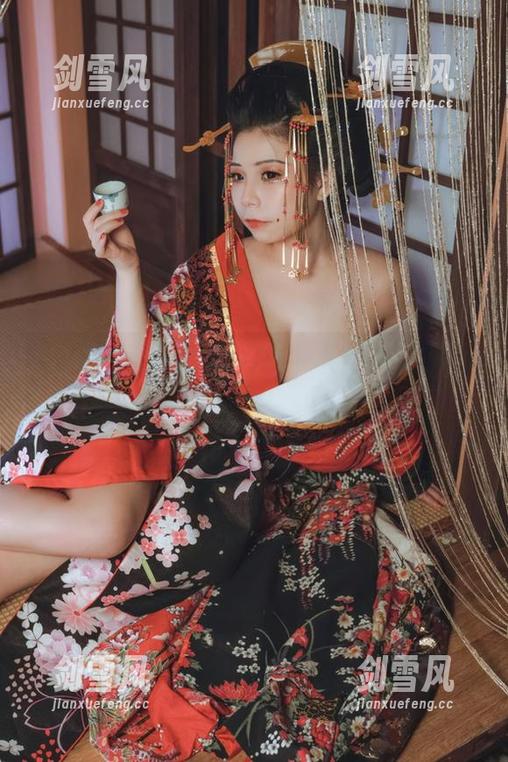 自闭颜球球职业装，原图陪你揭露她的职场侧影！