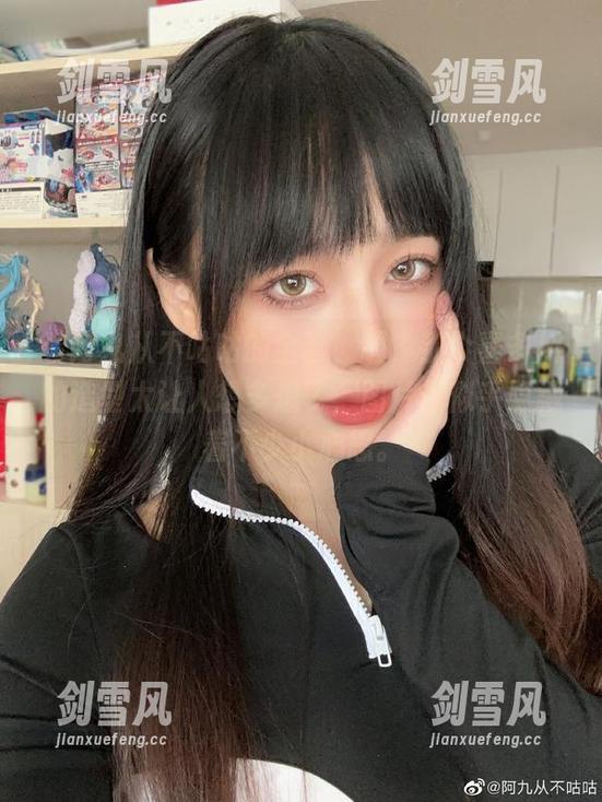 看阿九从不咕咕的全套，喔，那个喜多川的造型太让人想多想了，图片里似乎隐藏着不少小心思。