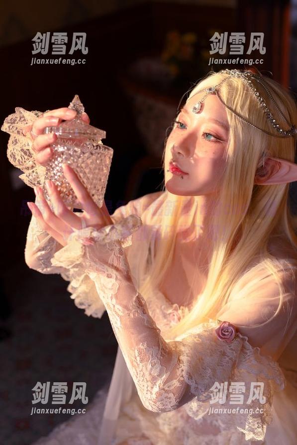 吊带+阿包也是兔娘=最新最in的cos，估计隔壁小猫都要碎觉了吧！
